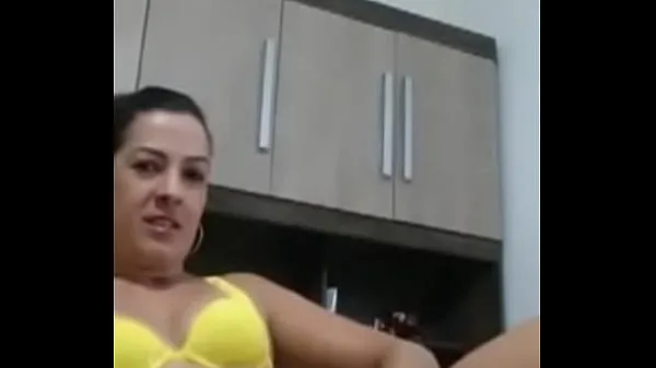Vroča Hot sister-in-law keeps sending video showing pussy teasing wanting rolls sveža cev