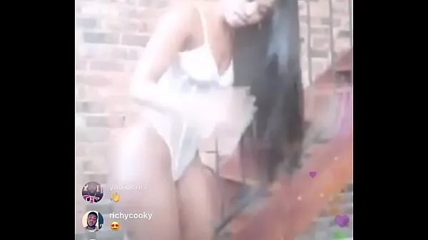 Hot South African dancing for the gram fresh Tube