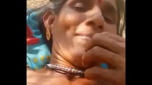 Gorąca Desi village aunty pissing and fucking świeża tuba