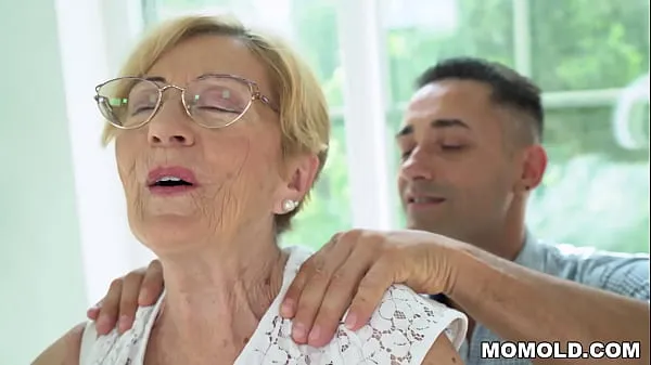 Kinky Old Chubby GILF Malya has a lucky day, gets to hop on a young dong أنبوب جديد ساخن