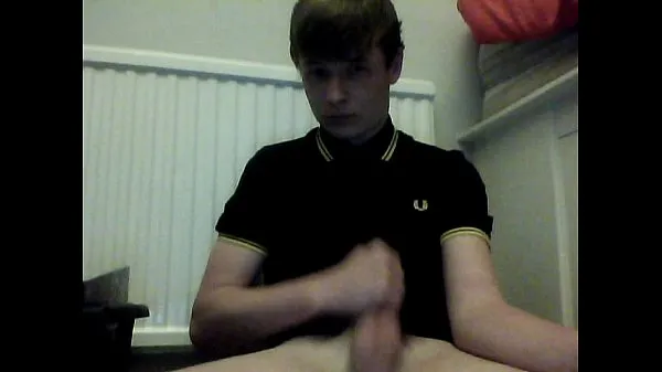 Quente cute 18 year old wanks his cock tubo fresco