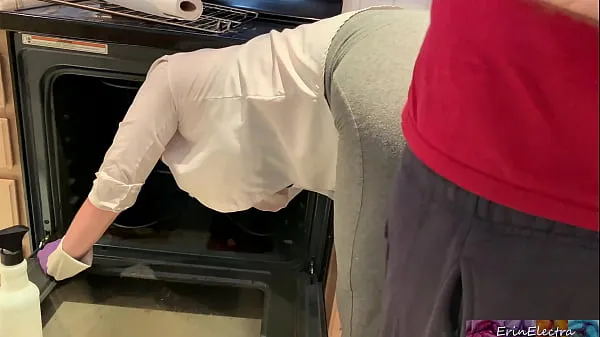 Hot Stepmom is horny and stuck in the oven - Erin Electra fresh Tube