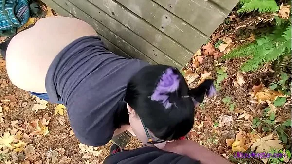 Hete Kitty explores the whole woods to find this nice secluded bench to rest my backpack full of toys on. Now she can finally give this pussy the attention it needs verse buis