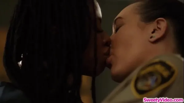 ร้อนแรง Ebony inmate eats lesbian wardens pussy หลอดสด