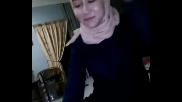 Beautiful hijab Tiub segar panas