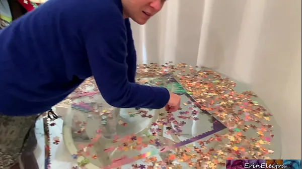 Stepmom is focused on her puzzle but her tits are showing and her stepson fucks her Tiub segar panas