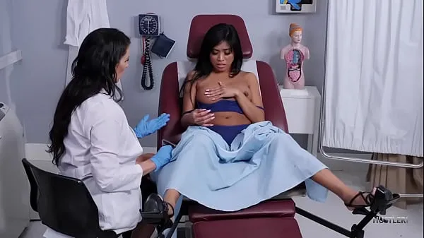 Lesbian MILF examines Asian patient Tiub segar panas