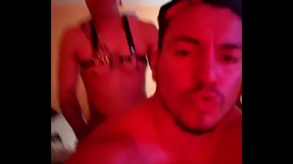 Quente tattooed opens his ass to fucking chilean tubo fresco