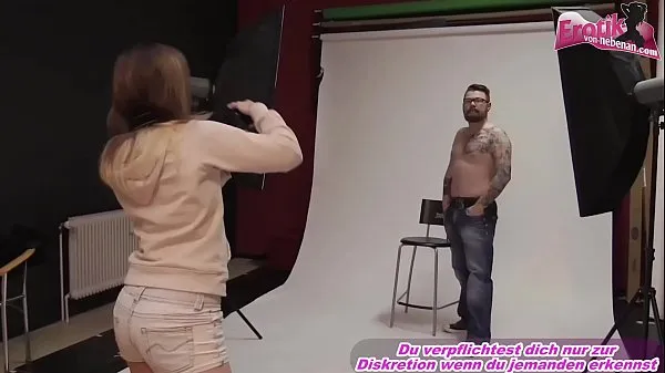 热的 Photographer seduces male model while shooting 新鲜的管