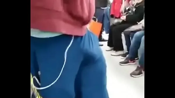 Tabung segar Male bulge in the subway - my God, what a dick panas