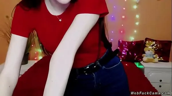 Ζεστό Solo pale brunette amateur babe in red t shirt and jeans trousers strips her top and flashing boobs in bra then gets dressed again on webcam show φρέσκο ​​σωλήνα