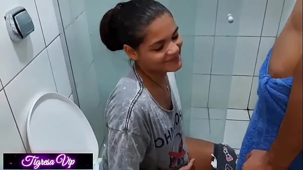 Ζεστό Tigress is a delicious anal in the bathroom φρέσκο ​​σωλήνα