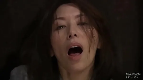 Varm Japanese wife masturbating when catching two strangers färsk tub