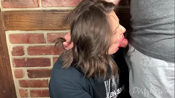 뜨거운 Facefucking a youtuber with pulsating cumshot in her mouth 신선한 튜브