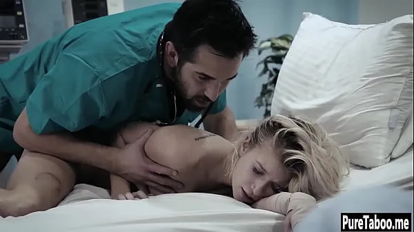 Varm Helpless blonde used by a dirty doctor with huge thing färsk tub