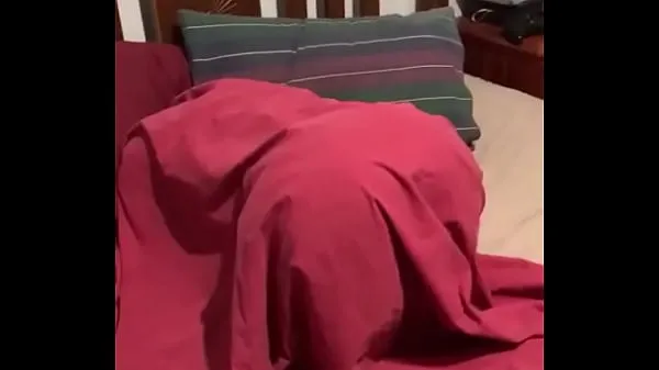 뜨거운 Damo is stuck in tha bed sheets 신선한 튜브