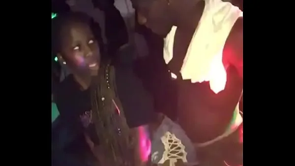 Ống nóng Nigerian guy grind on his girlfriend tươi