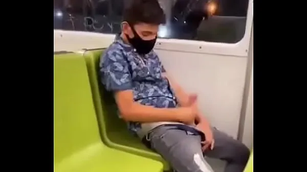 गरम Masturbating in the subway ताज़ा ट्यूब