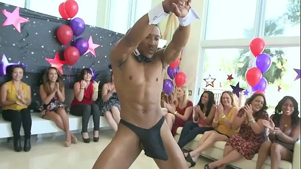 Varm DANCING BEAR - Group Of Mixed Race Babes Suckin' & Fuckin' Male Strippers färsk tub