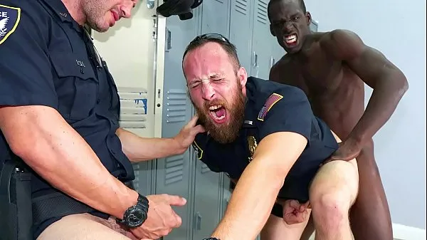 Gorąca Two horny cops fucked by a black thug świeża tuba