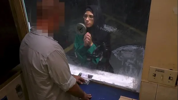 Горячий ARABSEXPOSED - Отчаянная арабская женщина трахает слизняки в отеле за деньги свежий тюбик
