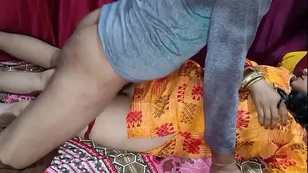 Neighbor girl invited her to her house on her own bed Tiub segar panas