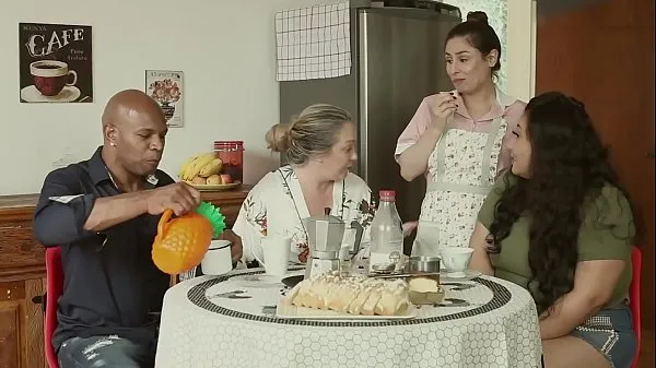 THE BIG WHOLE FAMILY - THE HUSBAND IS A CUCK, THE step MOTHER TALARICATES THE DAUGHTER, AND THE MAID FUCKS EVERYONE | EMME WHITE, ALESSANDRA MAIA, AGATHA LUDOVINO, CAPOEIRA أنبوب جديد ساخن