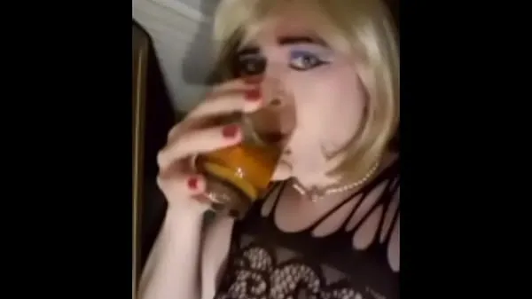 Vroča Sissy Luce drinks her own piss for her new Mistress Miss SSP dumb sissy loser permanently exposed whore sveža cev