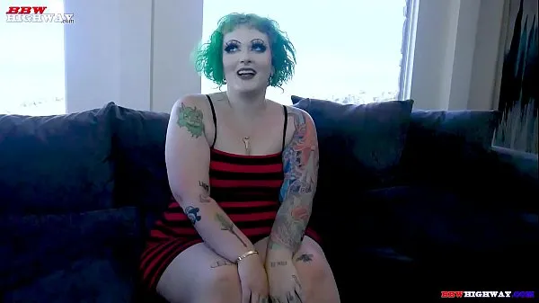 Varm big butt Goth Pawg Vicky Vixen debuts on färsk tub