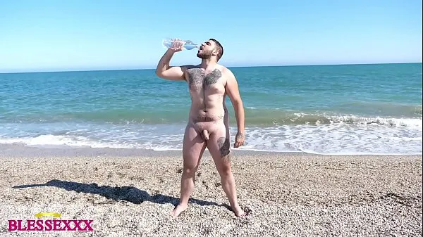 Hete Straight male walking along the nude beach - Magic Javi verse buis