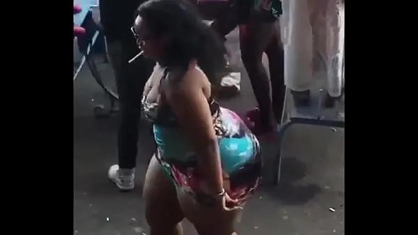 ร้อนแรง Big Booty African Queen Twerking Upskirt หลอดสด