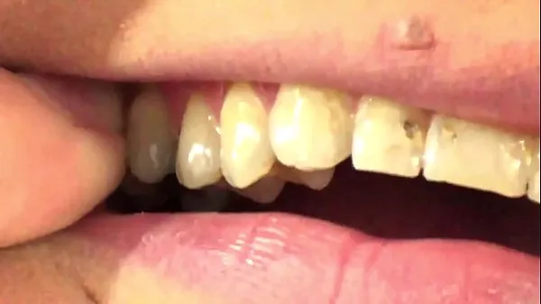 Varmt Mouth Vore Close Up Of Fifi Foxx Eating Gummy Bears frisk rør