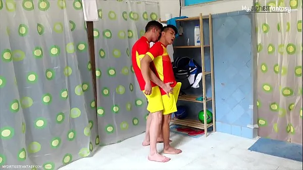 Tabung segar Cute sport twinks fuck raw with their football uniforms on panas