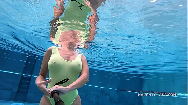 گرم My transparent when wet one piece swimwear in public pool تازہ ٹیوب