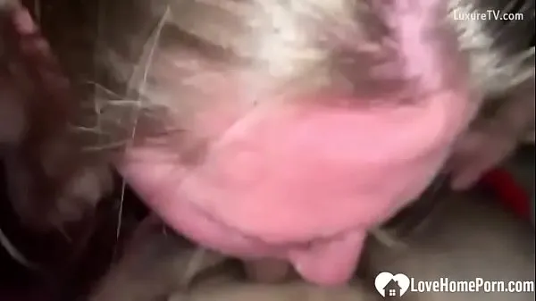 Varmt Horny girls share a dick frisk rør
