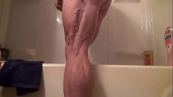 Varm Sexy muscular legged bbw Tempest Yvette Jones fucks herself with Dildo färsk tub