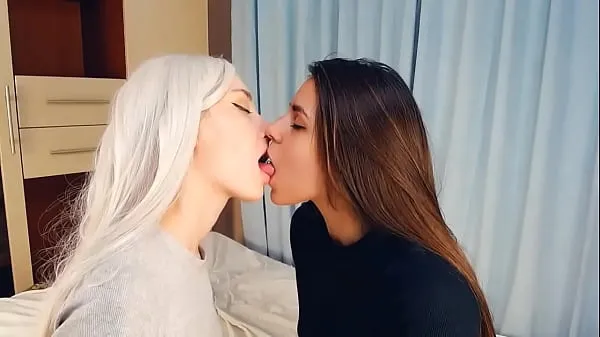 Ζεστό TWO BEAUTIFULS GIRLS FRENCH KISS WITH LOVE φρέσκο ​​σωλήνα