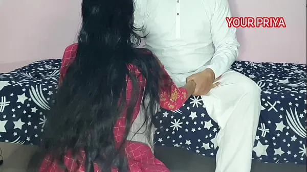 ร้อนแรง Priya, who came from the NEW YEAR party, was forcefully sucked by her father-in-law by holding her head and then thrashed her for a tremendous amount. in clear Hindi voice หลอดสด
