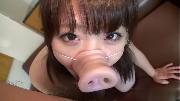 Vroča Sayaka who mischiefs a cute pig nose chubby shaved girl wearing a leotard sveža cev