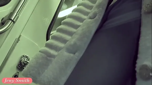 Heiße Eine U-Bahn tastend vor der Kamera gefangenfrische Tube