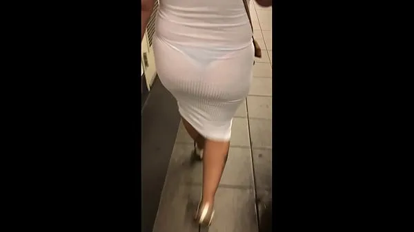 Varm Wife in see through white dress walking around for everyone to see färsk tub