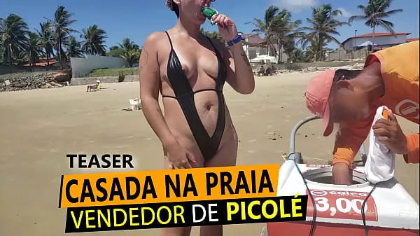 Hot Casada Safada de Maio slapped in the ass showing off to an cream seller on the northeast beach fresh Tube