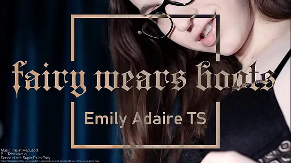 Varm TS in dessous teasing you - Emily Adaire - lingerie trans färsk tub