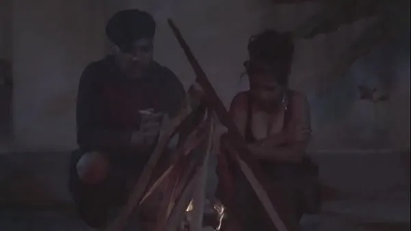 Vroča Hot Beautiful Babe Jyoti Has sex with lover near bonfire - A Sexy XXX Indian Full Movie Delight sveža cev