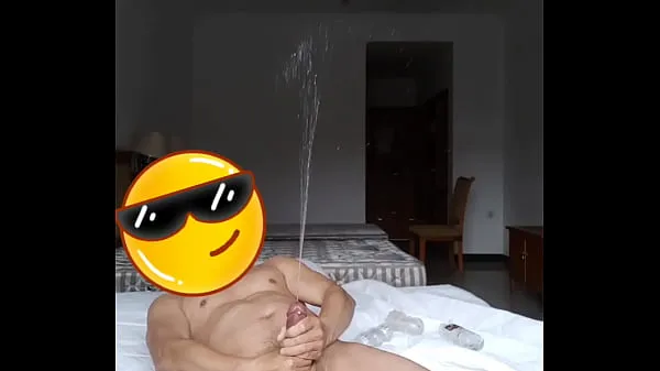 Ζεστό Play cock masturbation in a small hotel φρέσκο ​​σωλήνα
