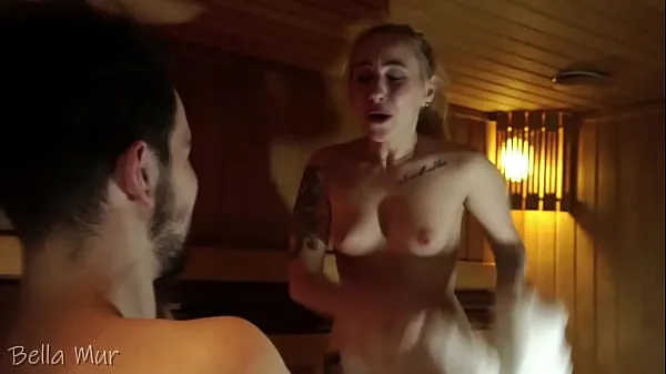 Varm Curvy hottie fucking a stranger in a public sauna färsk tub