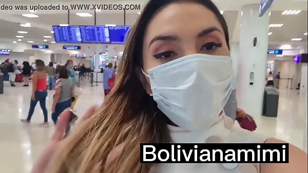 Ζεστό No pantys at the airport .... watch it on bolivianamimi.tv φρέσκο ​​σωλήνα