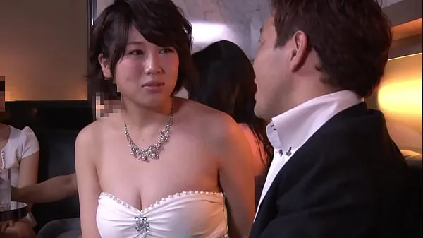 Tabung segar Keep an eye on the exposed chest of the hostess and stare. She makes eye contact and smiles to me. Japanese amateur homemade porn. No2 Part 2 panas