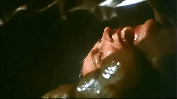 Galaxy Of Terror Worm Sex Scene 16A: It lifted her hips up high for its deeper penetration أنبوب جديد ساخن