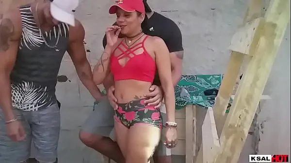Kuuma Ksal Hot and his friend Pitbull porn try to break into a house under construction to fuck, but the mosquitoes fucked with them tuore putki
